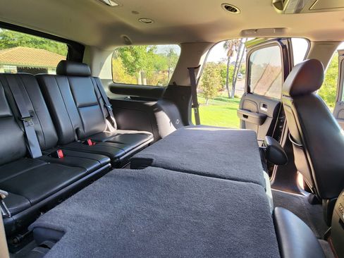 Used 2009 Cadillac Escalade AWD image 12