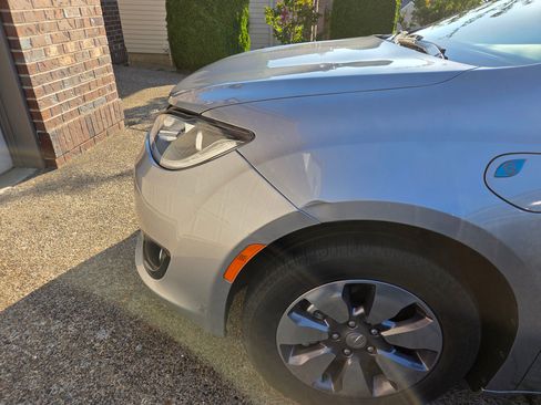 Used 2018 Chrysler Pacifica Touring-L image 13