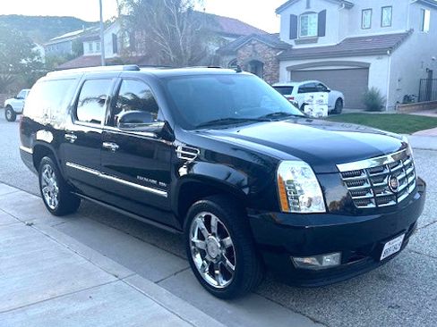 Used 2013 Cadillac Escalade ESV Luxury image 1