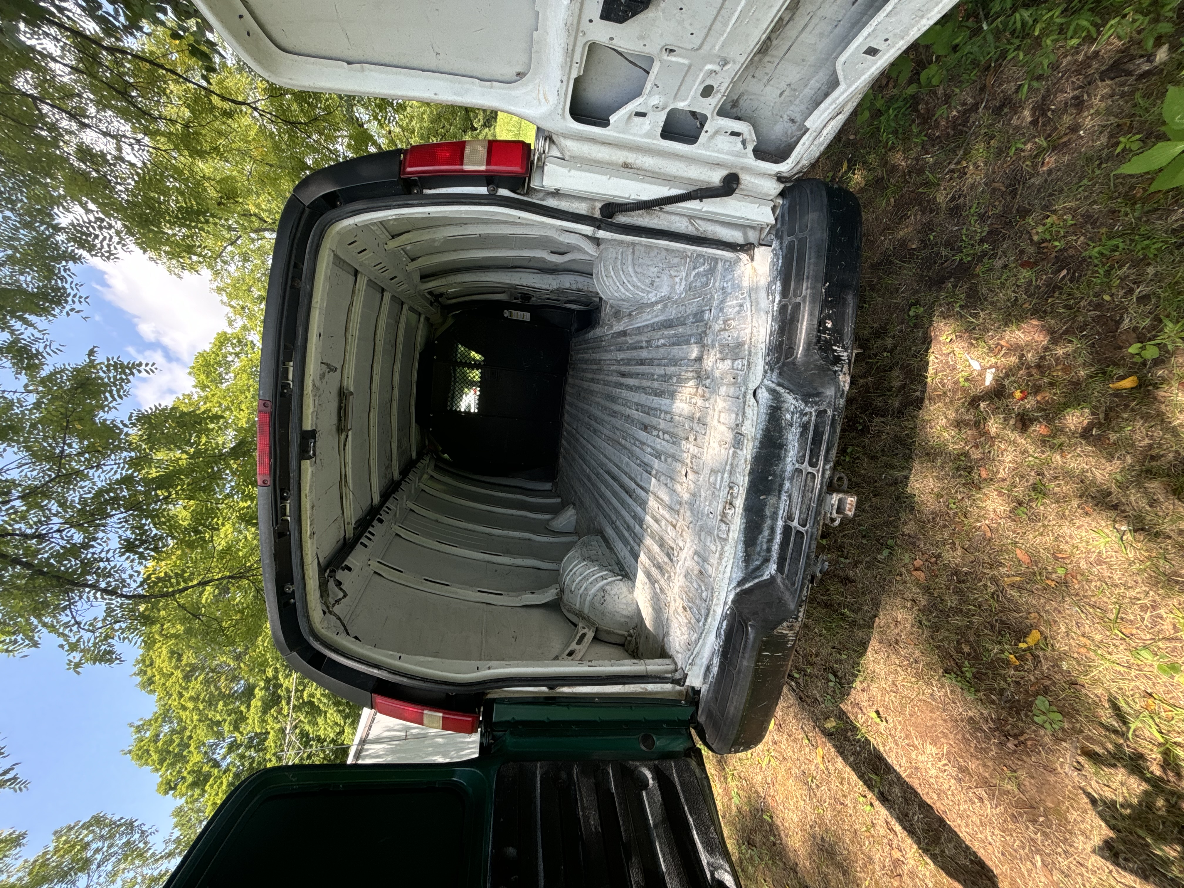 Used 2010 Chevrolet Express 3500 Extended RWD image 9