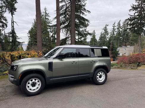 Used 2022 Land Rover Defender 110 image 1