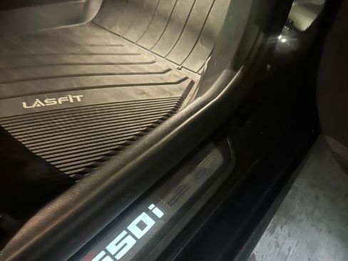 Used 2020 BMW M550i xDrive M550i xDrive Sedan 4D w/ Premium Package image 28