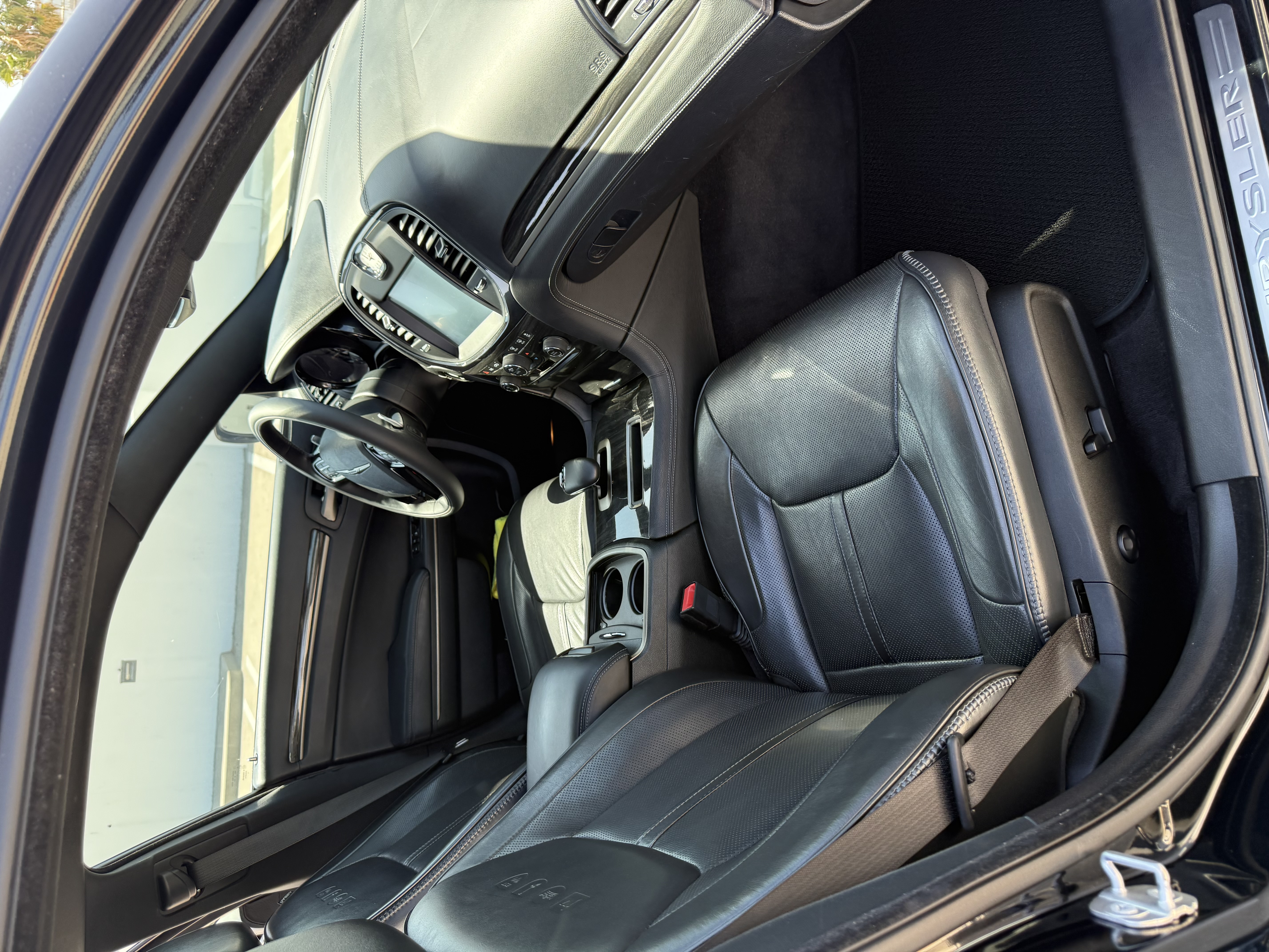 Used 2014 Chrysler 300 C RWD image 8