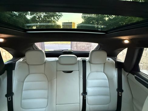 Used 2020 Porsche Macan Turbo image 18