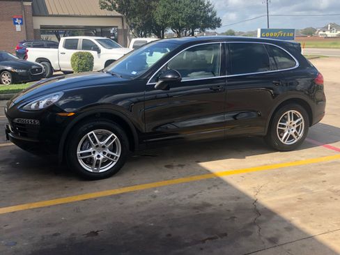 Used 2014 Porsche Cayenne Sport Utility 4D image 1