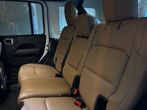 Used 2021 Jeep Wrangler Unlimited Rubicon image 11