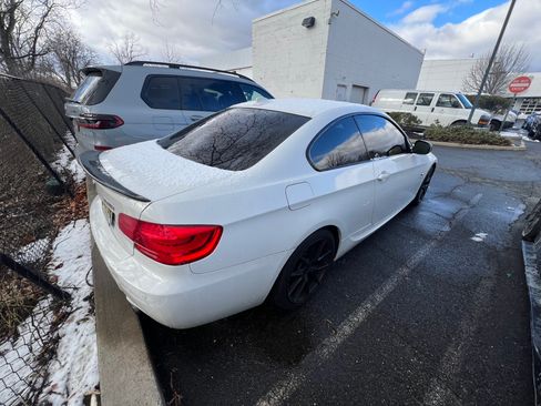 Used 2011 BMW 335i xDrive Coupe image 1