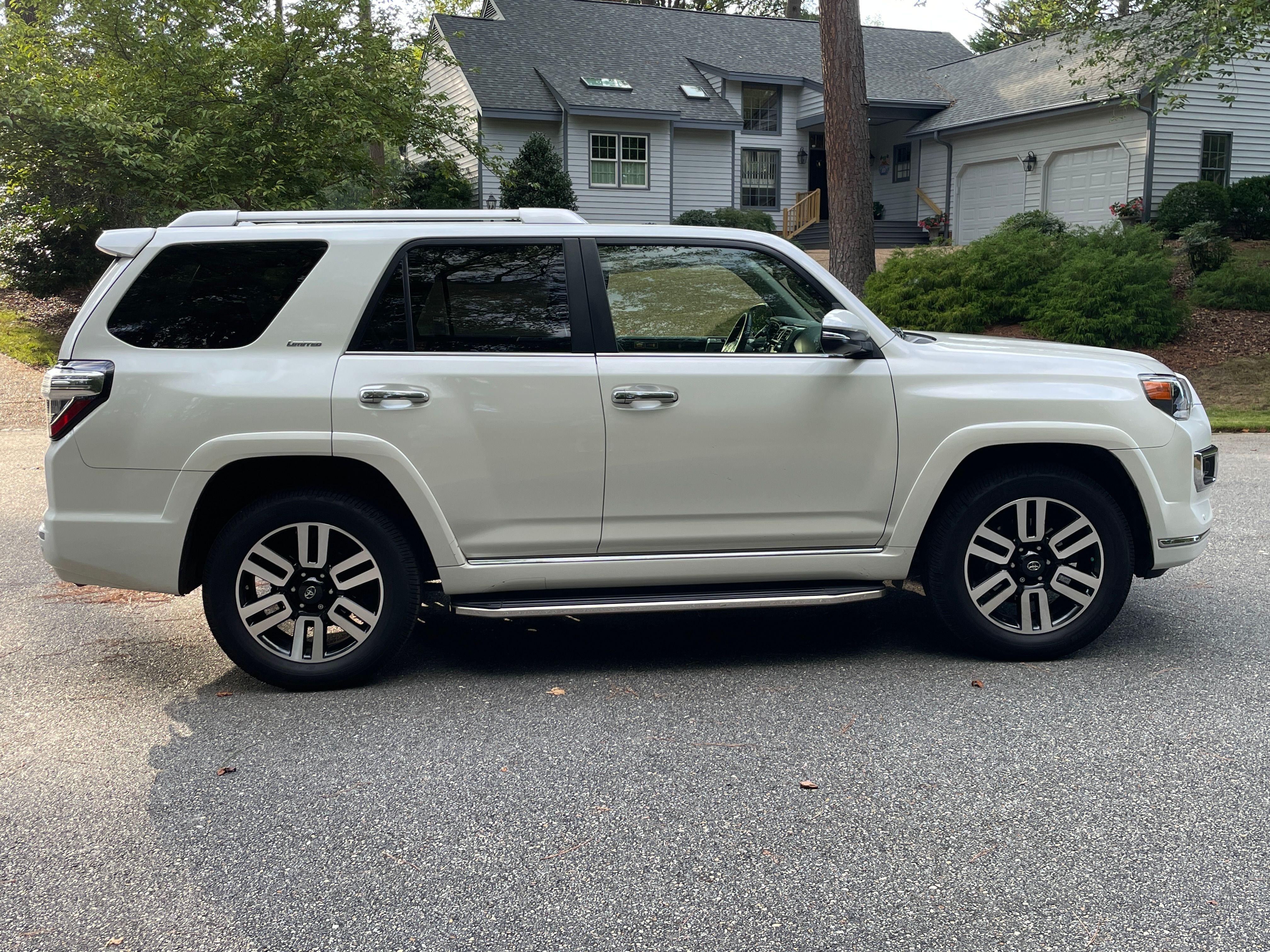 Used 2016 Toyota 4Runner Limited AWD/4WD image 9