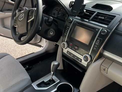 Used 2014 Toyota Camry LE FWD image 10