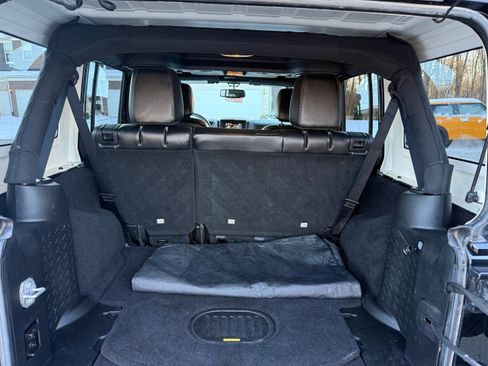 Used 2017 Jeep Wrangler Unlimited Sahara image 11