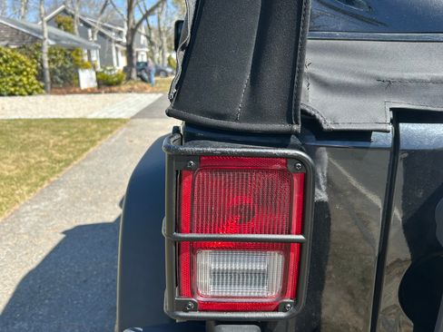 Used 2017 Jeep Wrangler Sport image 4