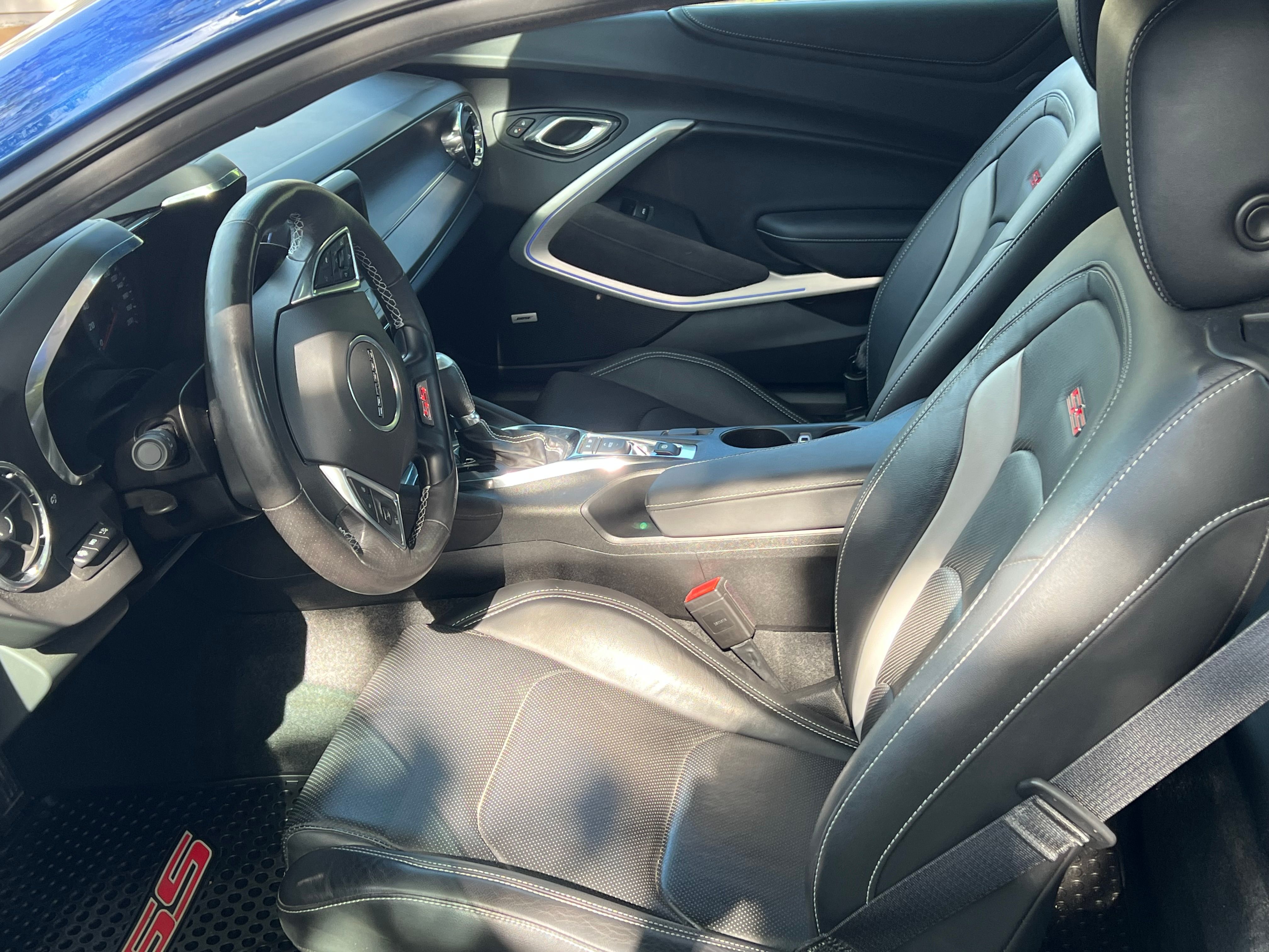 Used 2019 Chevrolet Camaro SS w/ Black Appearance Package RWD image 9