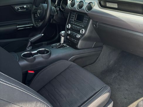 Used 2017 Ford Mustang GT RWD image 10
