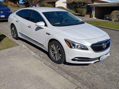 Used 2017 Buick LaCrosse Preferred image 5