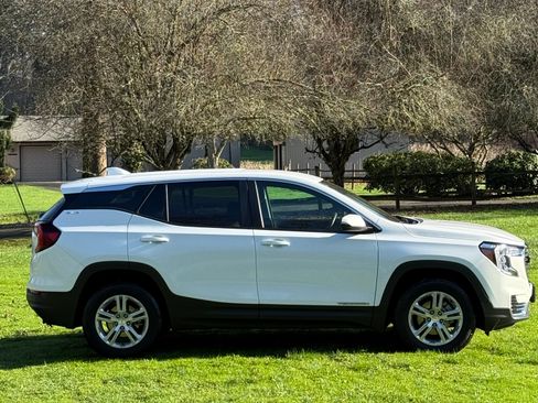 Used 2023 GMC Terrain SLE image 5