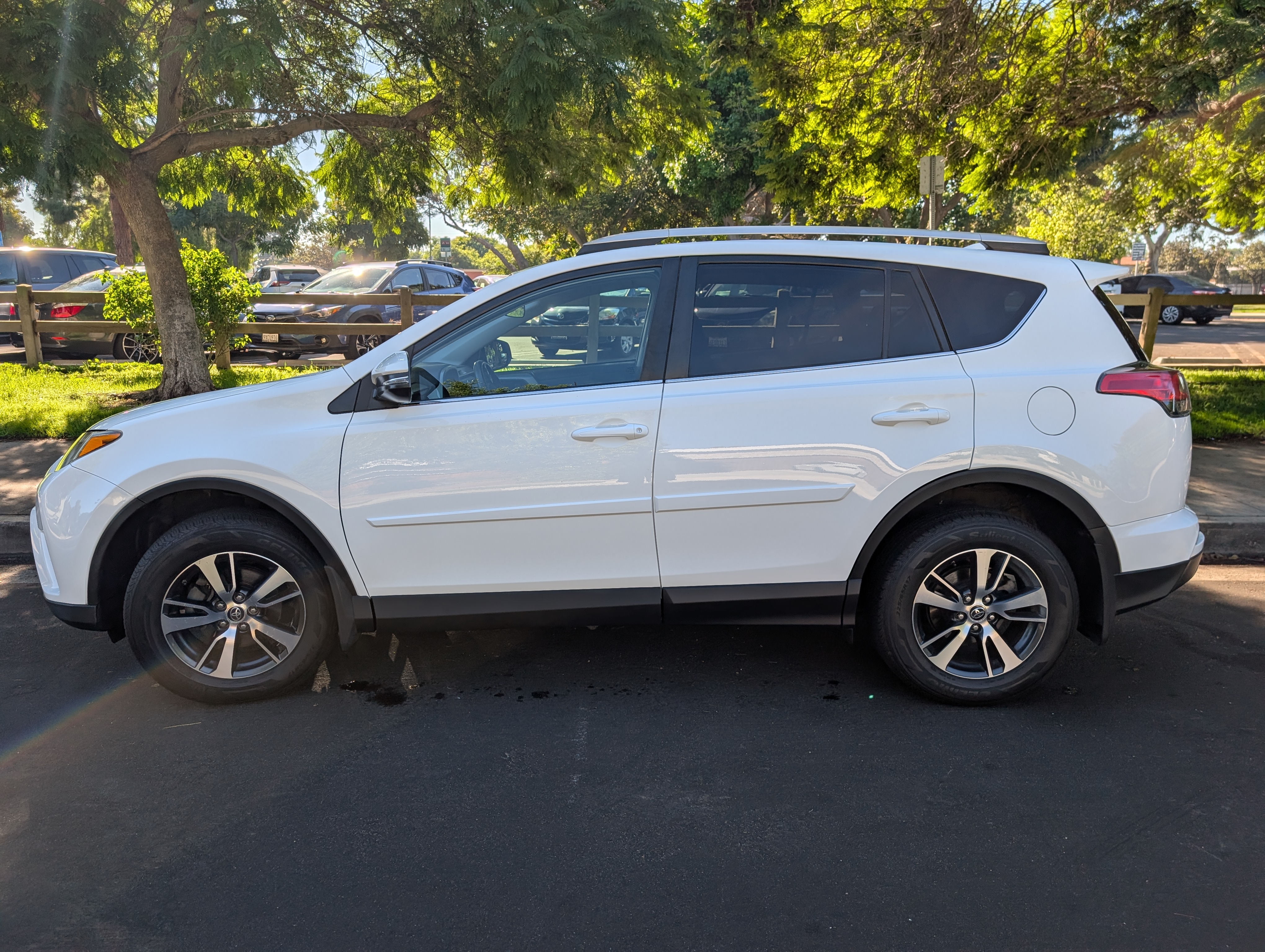 Used 2017 Toyota RAV4 XLE w/ All Weather Liner Package FWD image 10