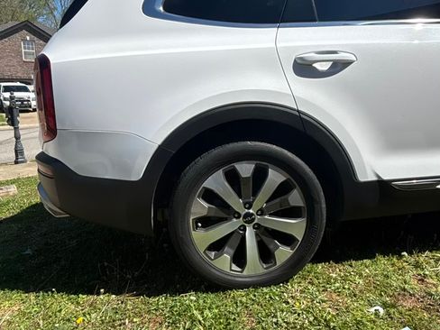 Used 2022 Kia Telluride EX w/ EX Premium Package image 15