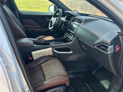 Used 2018 Jaguar F-PACE S image 12