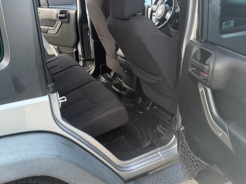 Used 2013 Jeep Wrangler Unlimited Sport image 10