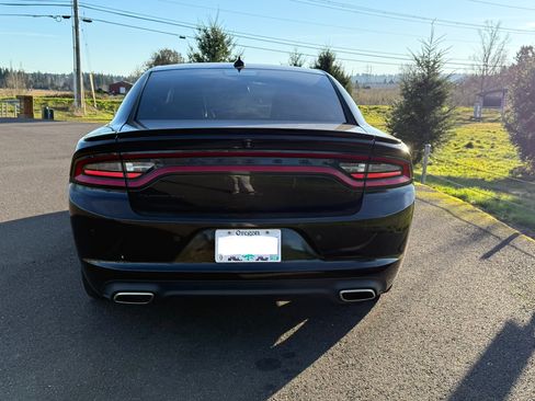 Used 2019 Dodge Charger SXT w/ Plus Group image 2