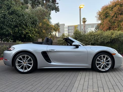 Used 2017 Porsche 718 Boxster image 15