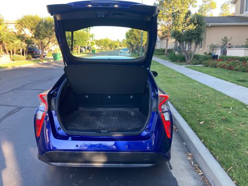 Used 2017 Toyota Prius Three FWD image 4