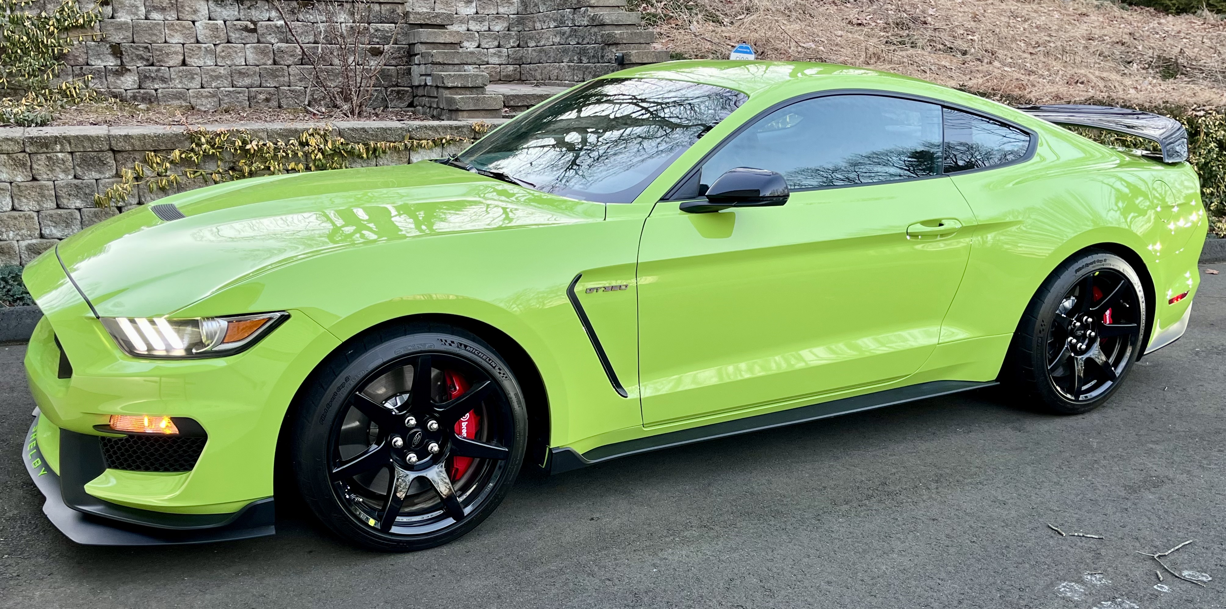 Used 2020 Ford Mustang Shelby GT350R w/ GT350R Equipment Group 920A RWD image 17
