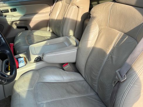 Used 2001 Chevrolet Tahoe LT w/ LT Preferred Equipment Group image 9