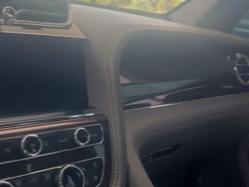 Used 2021 Bentley Bentayga image 5