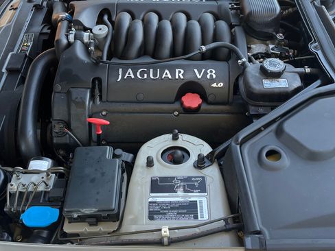 Used 2002 Jaguar XK8 Convertible image 14