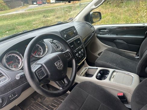Used 2012 Dodge Grand Caravan SXT image 5