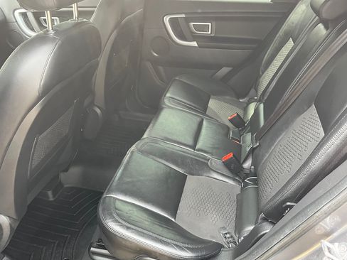Used 2017 Land Rover Discovery Sport SE image 11