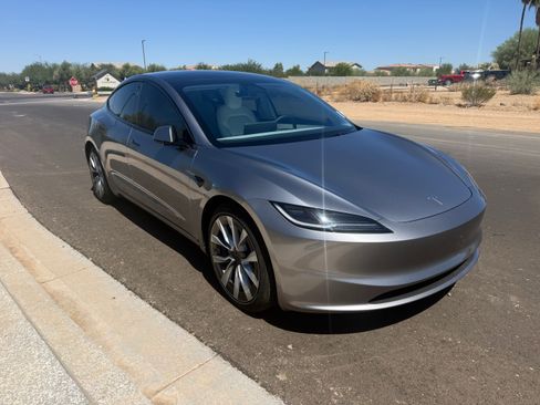 Used 2025 Tesla Model 3 Long Range AWD/4WD image 4