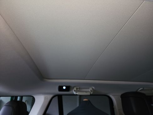 Used 2020 Land Rover Range Rover HSE image 23