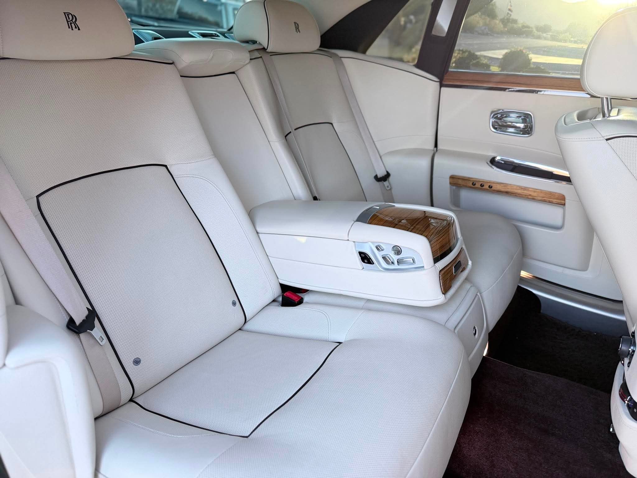Used 2014 Rolls-Royce Ghost RWD image 14