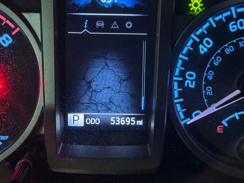Used 2021 Toyota Tacoma SR5 RWD image 11