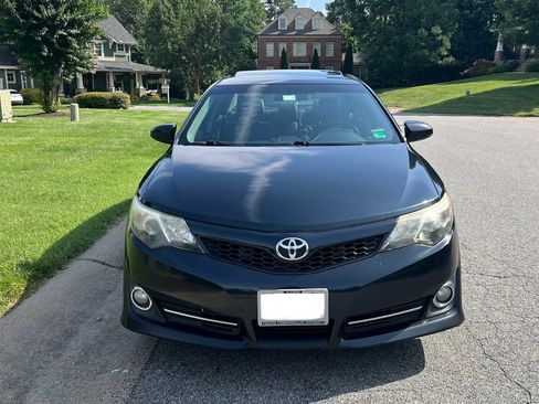 Used 2014 Toyota Camry SE FWD image 2