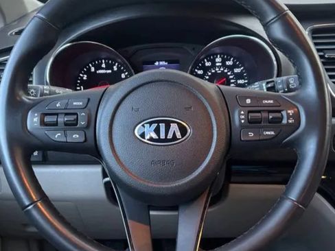 Used 2020 Kia Sedona EX image 8