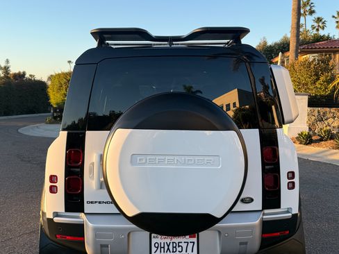 Used 2023 Land Rover Defender 110 S image 8