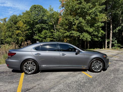 Used 2016 Lexus LS 600h L image 2