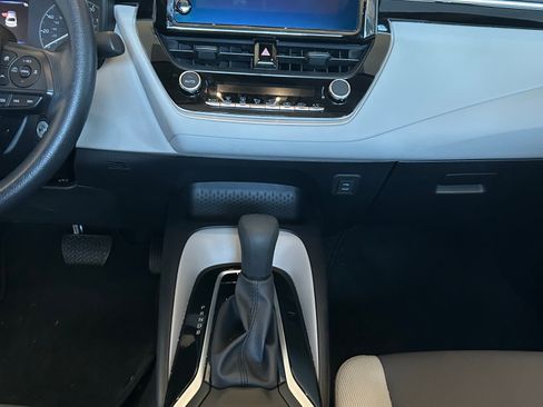 Used 2025 Toyota Corolla LE image 10