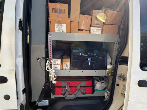 Used 2010 Ford Transit Connect XLT image 9