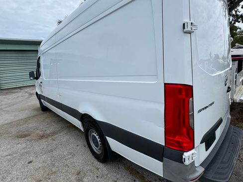 Used 2021 Mercedes-Benz Sprinter 2500 image 14