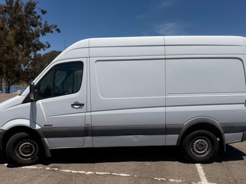 Used 2015 Mercedes-Benz Sprinter 2500 image 6