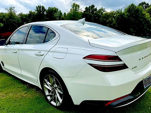 Used 2022 Genesis G70 2.0T RWD image 8
