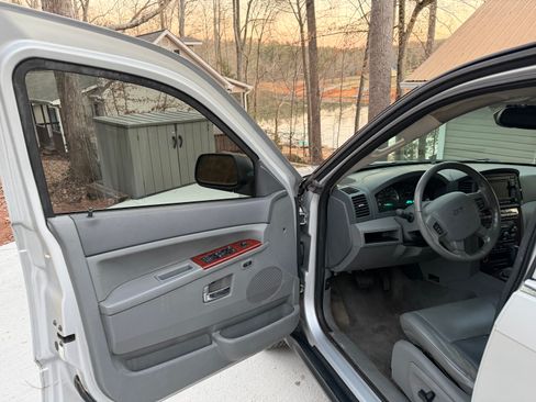 Used 2006 Jeep Grand Cherokee Limited image 23