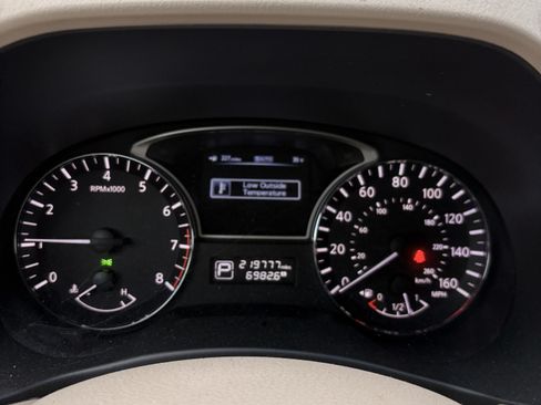 Used 2013 Nissan Pathfinder SV w/ Cargo Pkg image 2