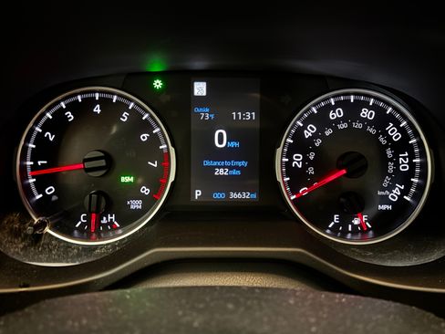 Used 2021 Toyota RAV4 XLE AWD/4WD image 15