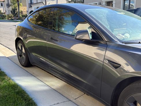 Used 2023 Tesla Model 3 Standard Range image 12