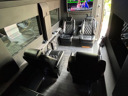 Used 2018 Mercedes-Benz Sprinter 3500 image 12